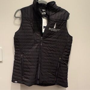 NWT- Summit One Vanderbilt Storm Creek Women’s Vest Size S Black Quilted Zip
